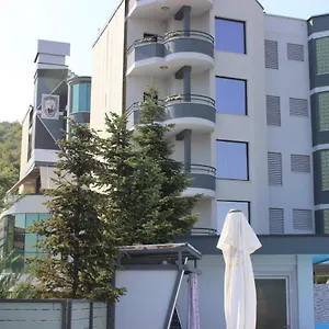 Luander Otel Tiran