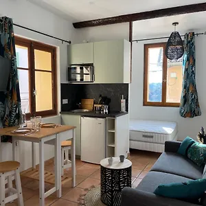 beau-studio-tout-quip-dans-le-centre-historique.fr-provencehotel.com/