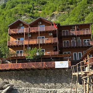 Bed & Breakfast Livadhi Moll' e Shoshit