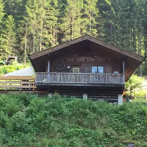 https://wasserfallhutte.saalbachhinterglemmhotels.com